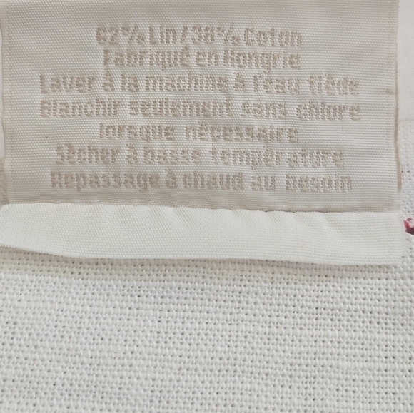 Williams Sonoma Red and White/cream Table Linen - Picture 13 of 13